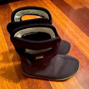Bogs mid-season boots toddler size 8.5